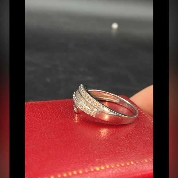 18k Baguette Cut Diamond Ring - Picture 5 of 14